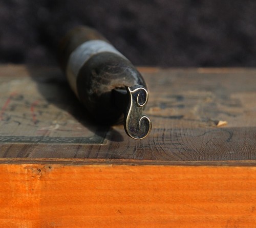 Buchstabe vergoldestempel - i, j