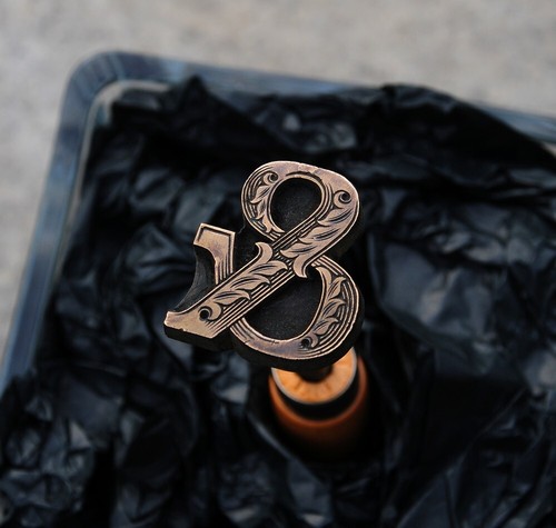 Et zeichen vergoldestempel - "&",