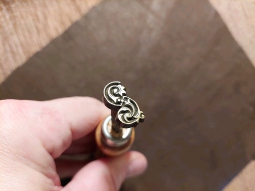 Buchbinder hübscher ornament - buchbinder,